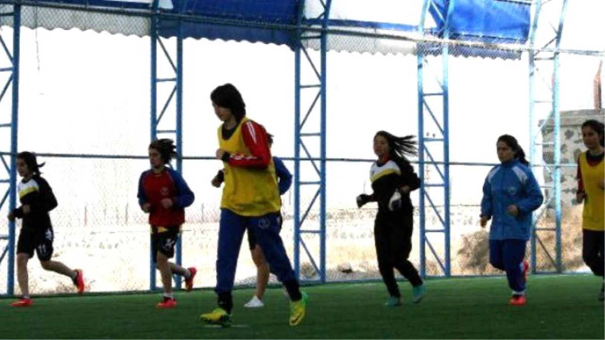 Bayazıtspor Kadın Futbol Takımı Destek Bekliyor