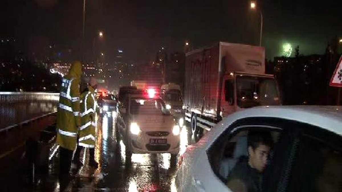 Boğaziçi Köprüsü\'ndeki Kutlamaya Polis Engeli