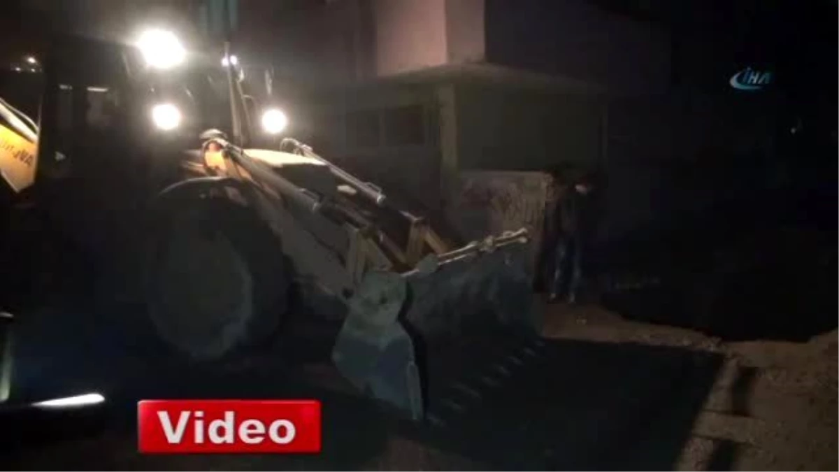 Cizre\'de Belediye Hendekleri Kapatmaya Başladı