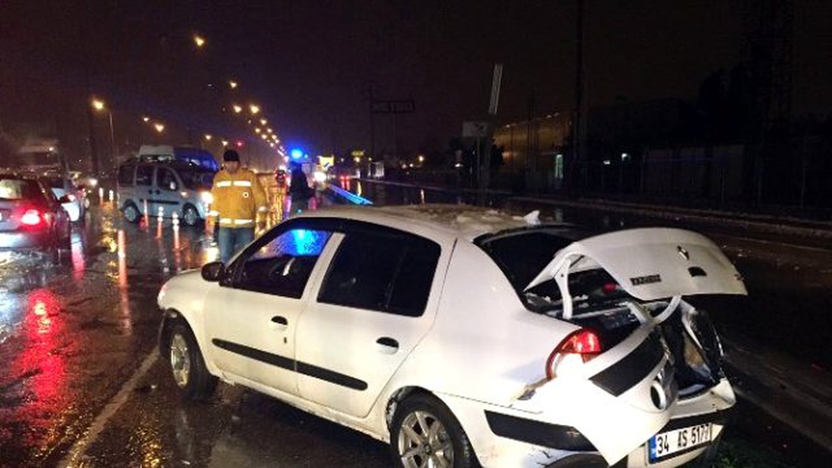 Çukurdan Kaçmak İsterken Bariyerlere Çarptı: 2 Yaralı