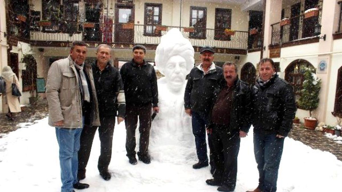 Dev Yunus Emre Heykeli Görenleri Şaşırtıyor