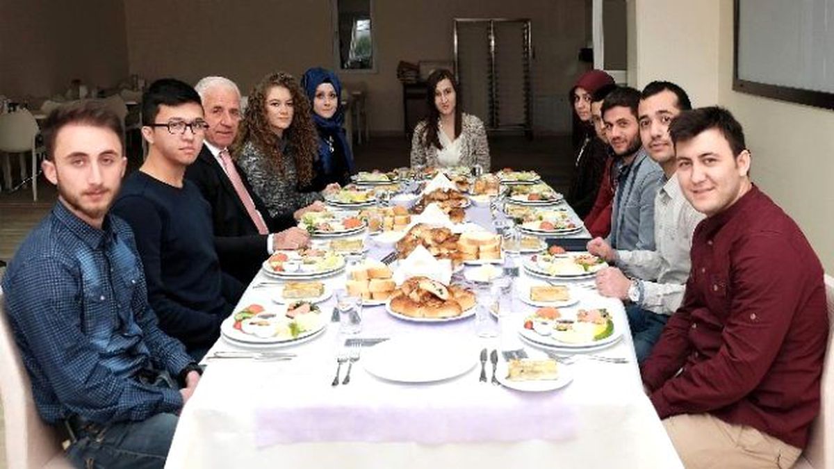 Dpü Öğrencileri Kutso Başkanı Nafi Güral ile Buluştu