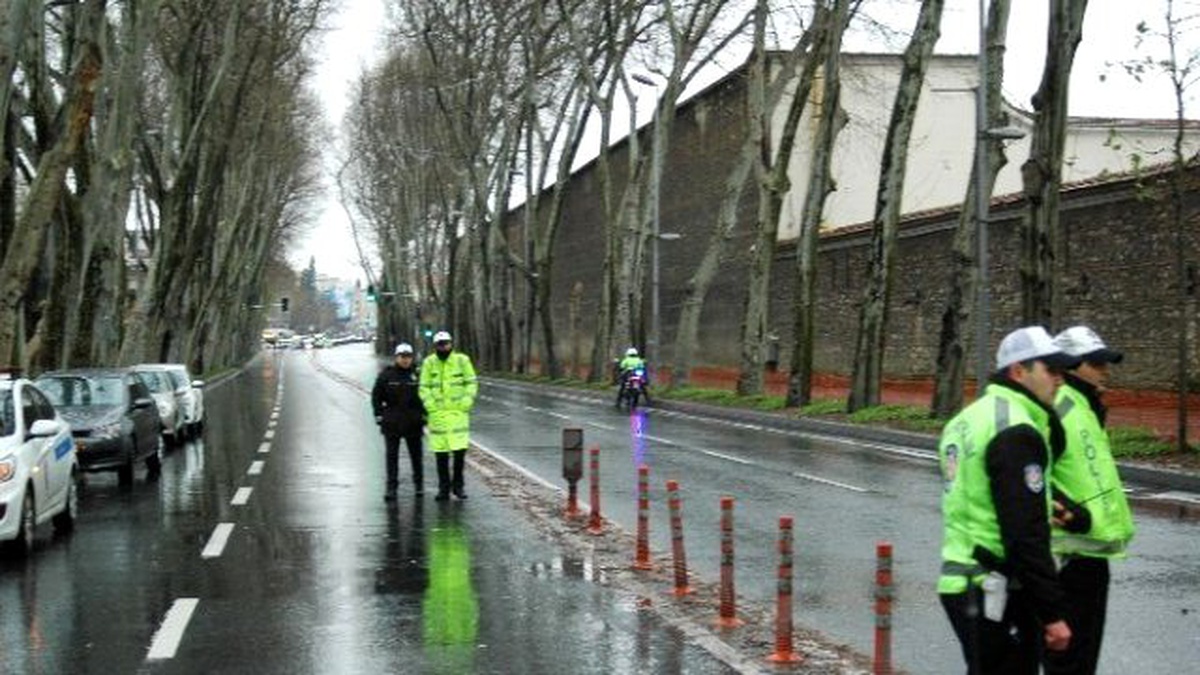 Düzeltme) Dolmabahçe Sarayı\'na Atılan El Bombası Şans Eseri Patlamadı
