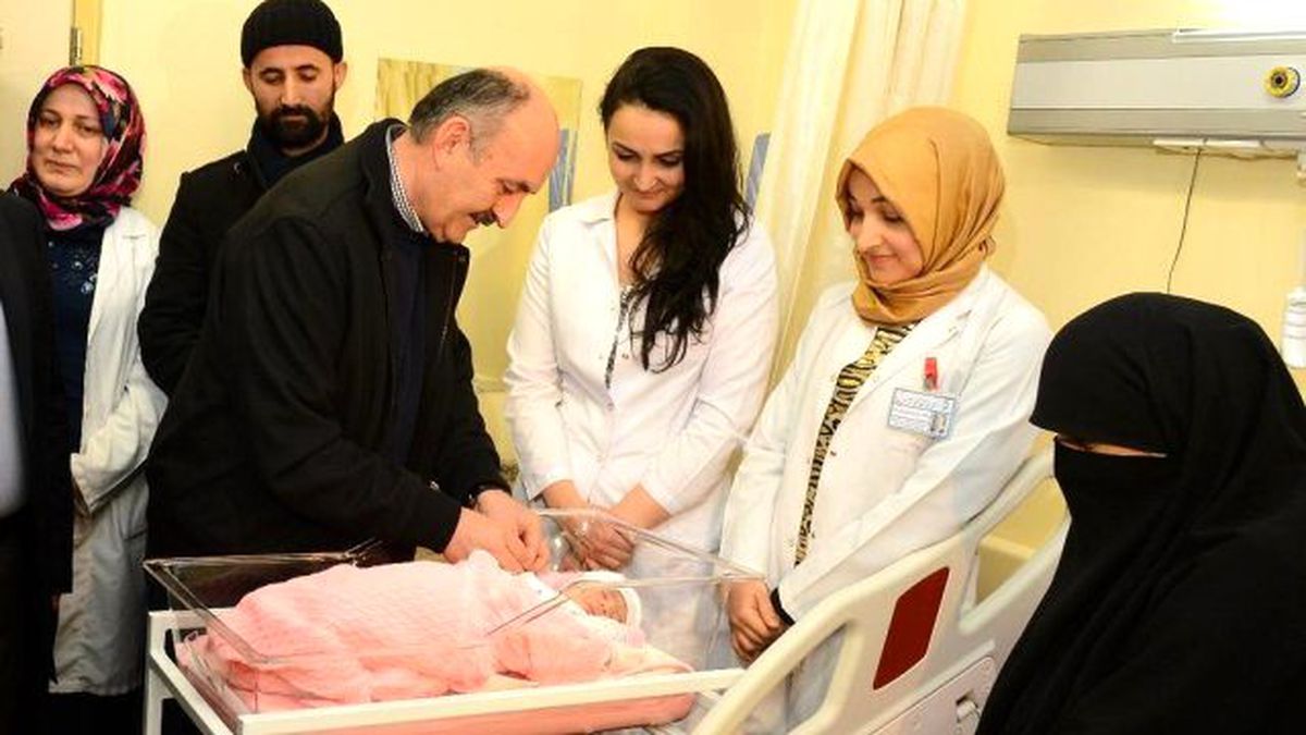 İstanbul\'da Yılın İlk Bebeği "Meryem Azra" Oldu