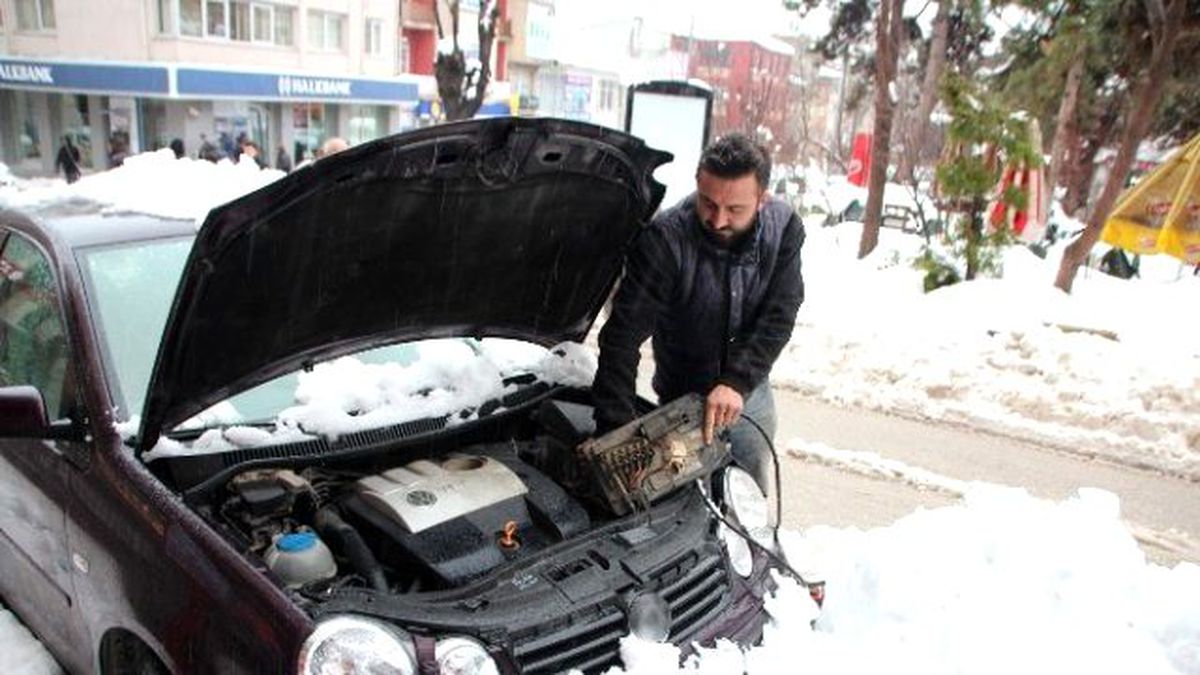 Bilecik'te Kar Yağışı Oto Elektrikçilerinin Yüzünü Güldürdü