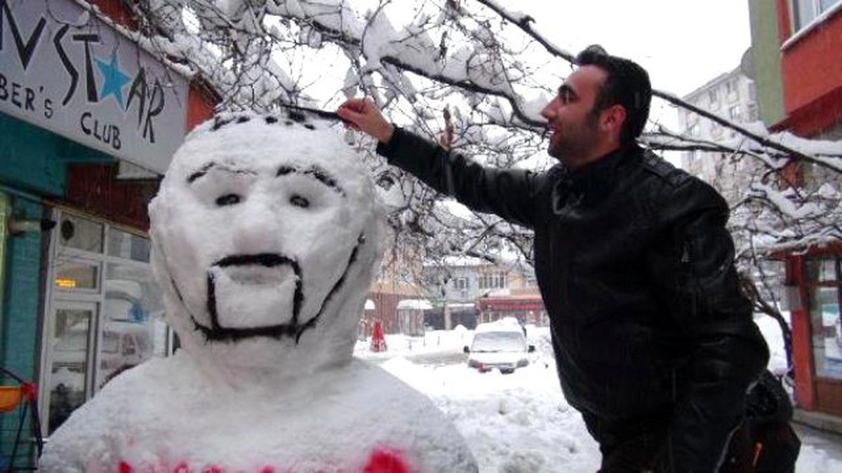 Kardan Adama Berber Tıraşı