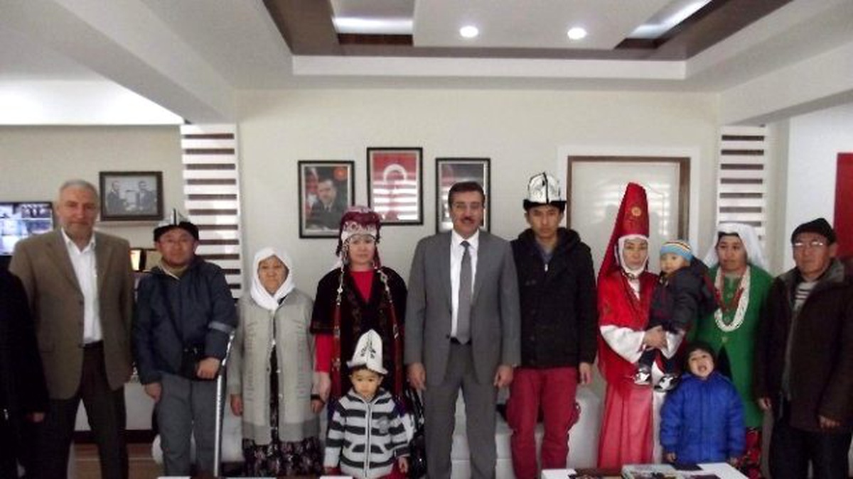 Kırgızlardan AK Parti\'ye Ziyaret