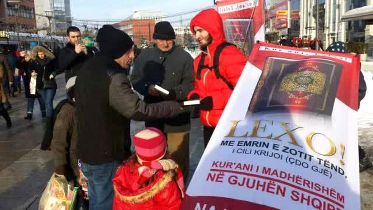 Kosova?da Lisba Yılbaşında Kur?an-I Kerim Dağıttı
