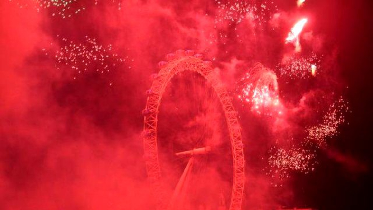 Londra\'da Muhteşem Yeni Yıl Kutlaması