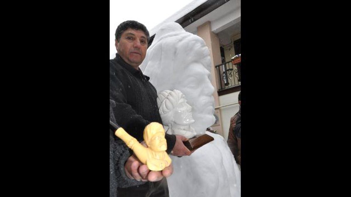 Lületaşı Ustalarından Kardan Yunus Emre Büstü