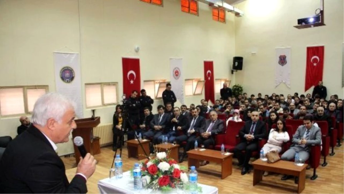 Mahkumlara Sabır Dileyen Hatipoğlu, Onlarla Birlikte Dua Etti