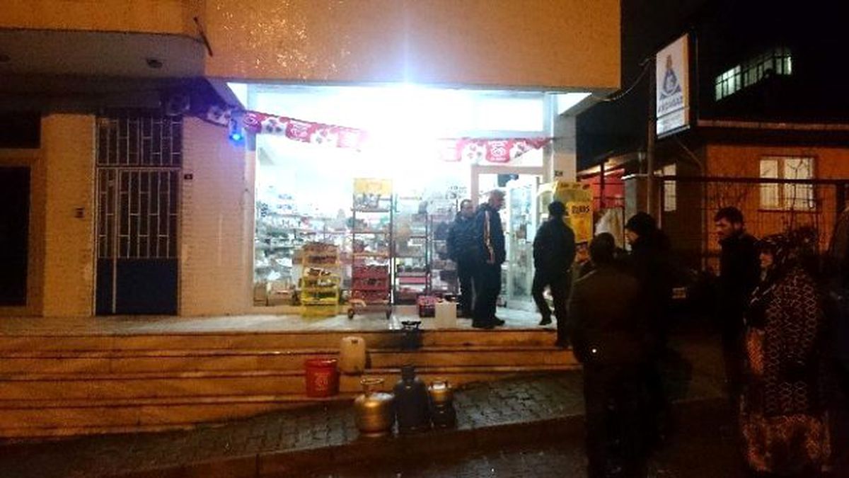 Derince\'de Markete Bıçaklı Gasp