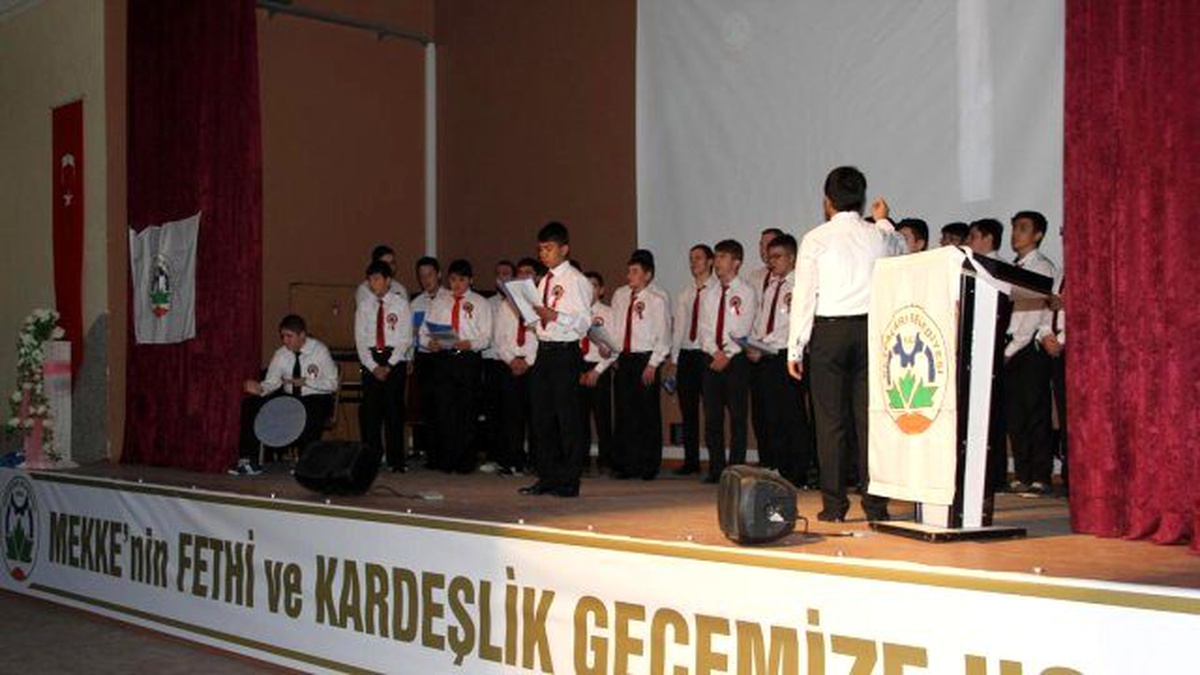Mekke\'nin Fethi ve Kardeşlik Gecesi"