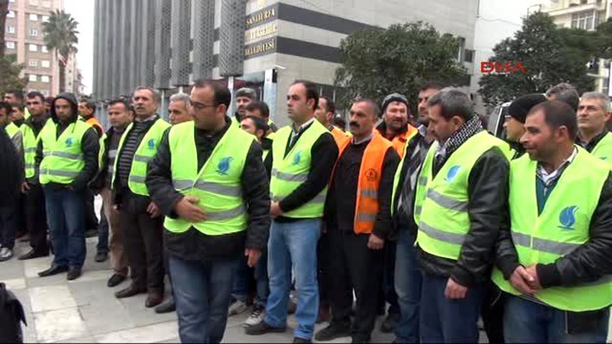 Şanlıurfa Taşeron İşçilerden Belediye Önünde Sessiz Eylem
