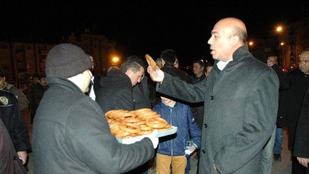 Yeni Yıla Tatlı Yiyerek Girdiler