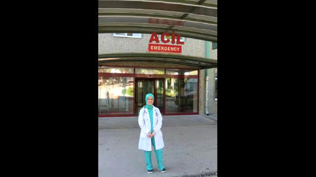 Acil Serviste Doktora Kirli Sedye Yumruğu
