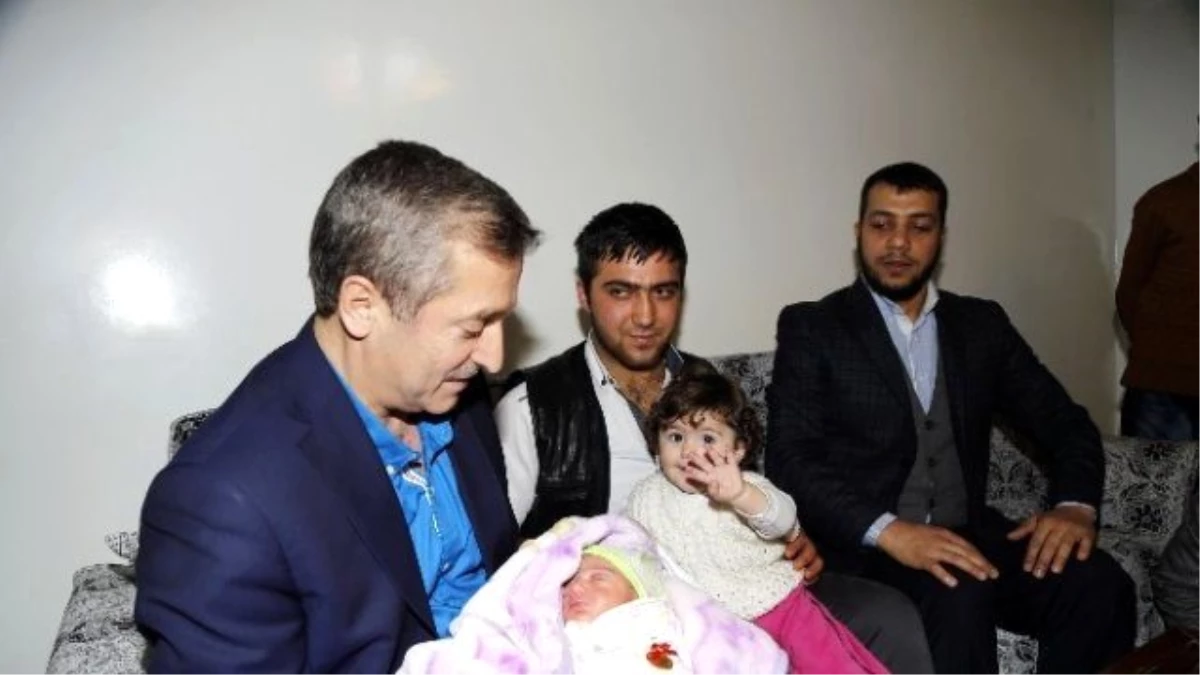 Başkan Tahmazoğlu Yeni Yılın İlk Bebeğine "Hoş Geldin" Dedi