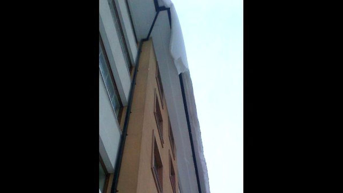 Çatıdan Düşebilecek Kar İçin İlginç Önlem