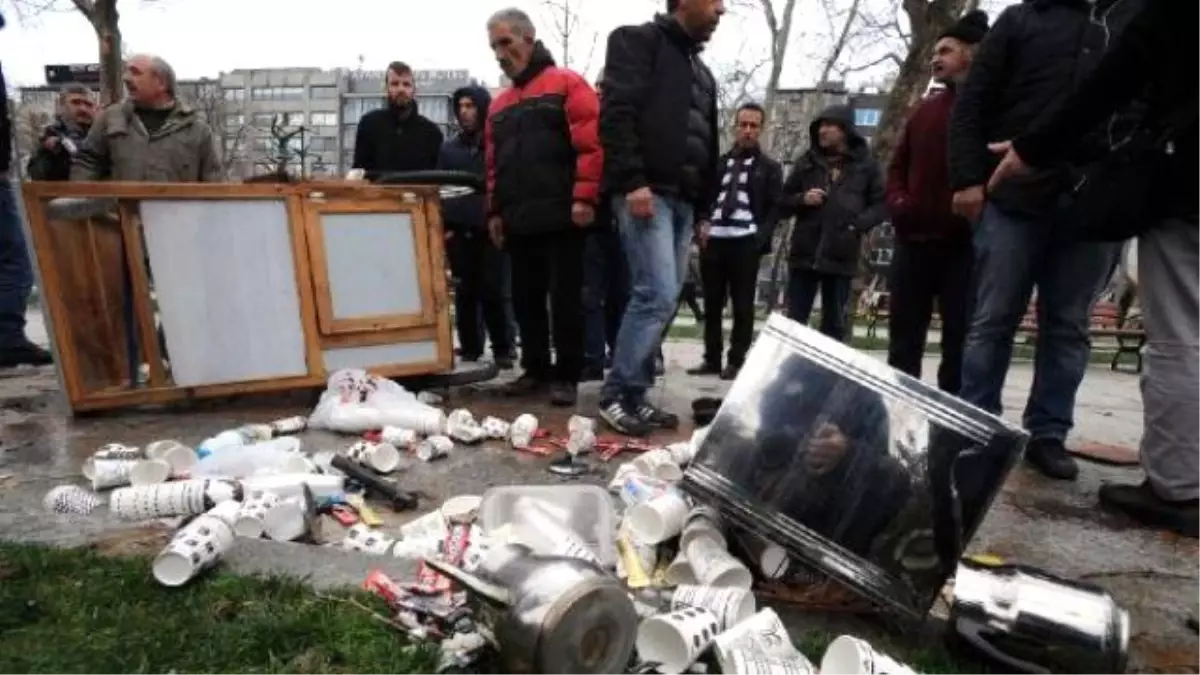 Gezi Parkı\'nda Seyyar Satıcılara Sopalı Saldırı