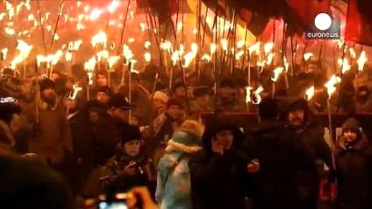 Kiev\'de Yılın İlk Günü Milliyetçilerden Gövde Gösterisi