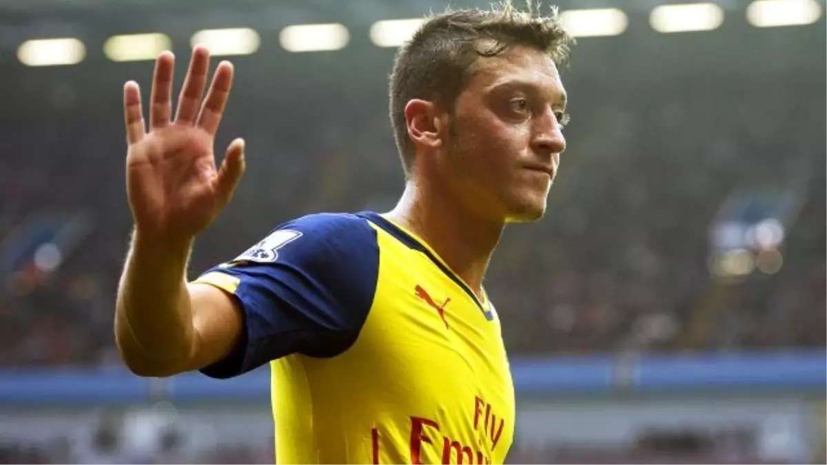 Mesut Özil Sahalara Geri Dönüyor