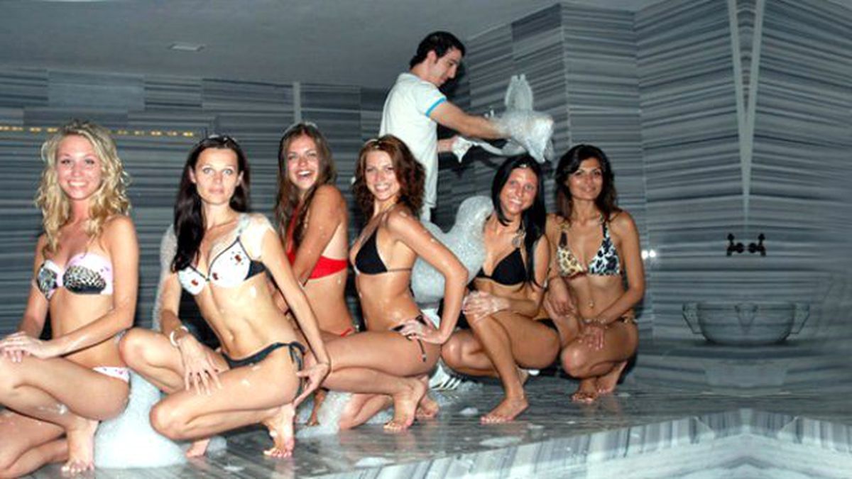 Rus Modeller, Alman Takımına Otel Değiştirtti