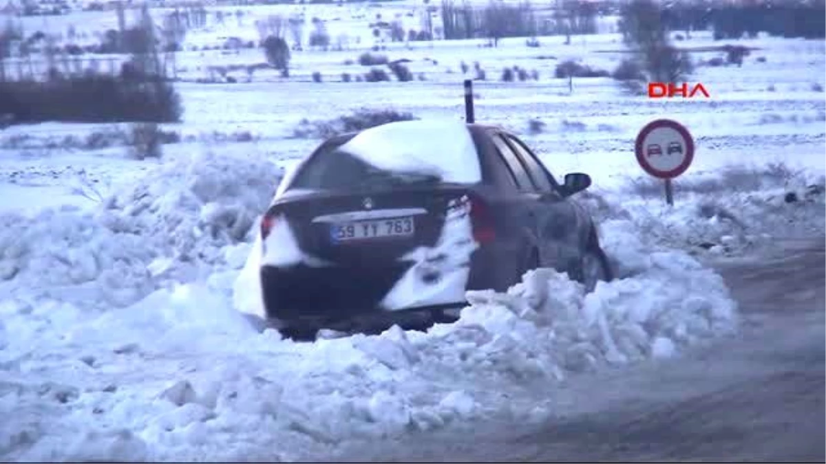 Tekirdağ\'da Araçlar Kar Nedeniyle Yolda Kaldı
