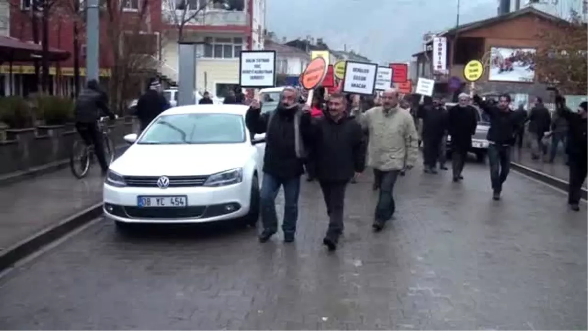 Yusufeli\'nde Hes\'leri Tulum Eşliğinde Protesto Ettiler