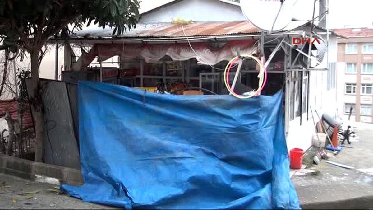 Branda ile Tadilat Yapıldığı İzlenimi Verdikleri Bakkalı Soydular