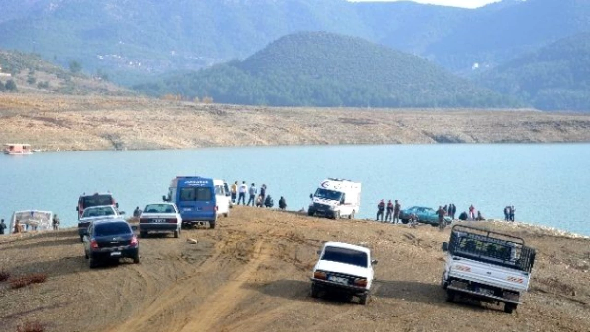 Balık Tutarken Kayık Yan Yattı: 1 Kişi Kayıp