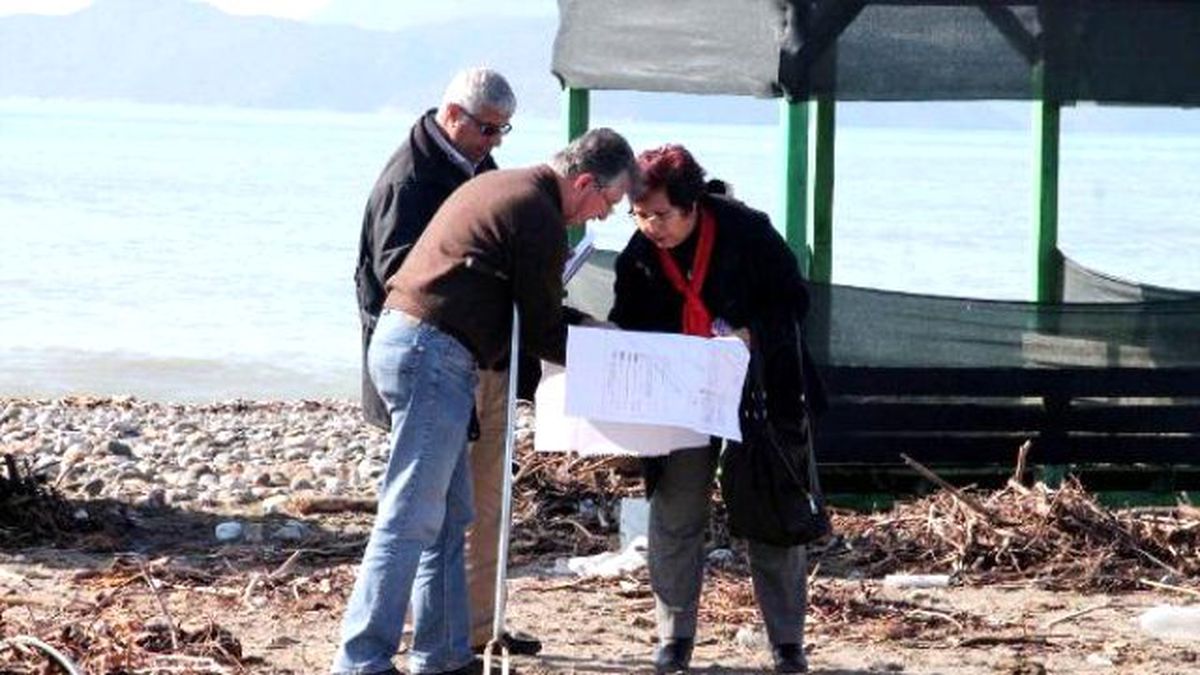 Çevreciler Karaot Plajı\'nda Yat Çekek ve İmalat Yerine Karşı Çıktı