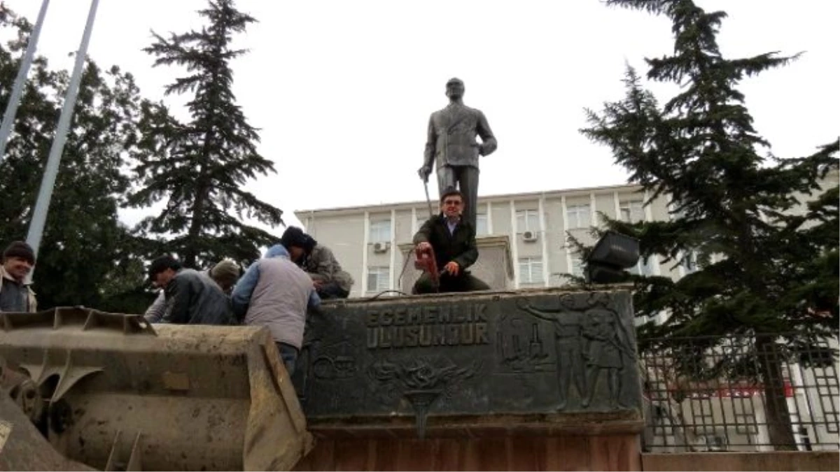 Malkara Meydanında Atatürk Anıtı Onarıldı