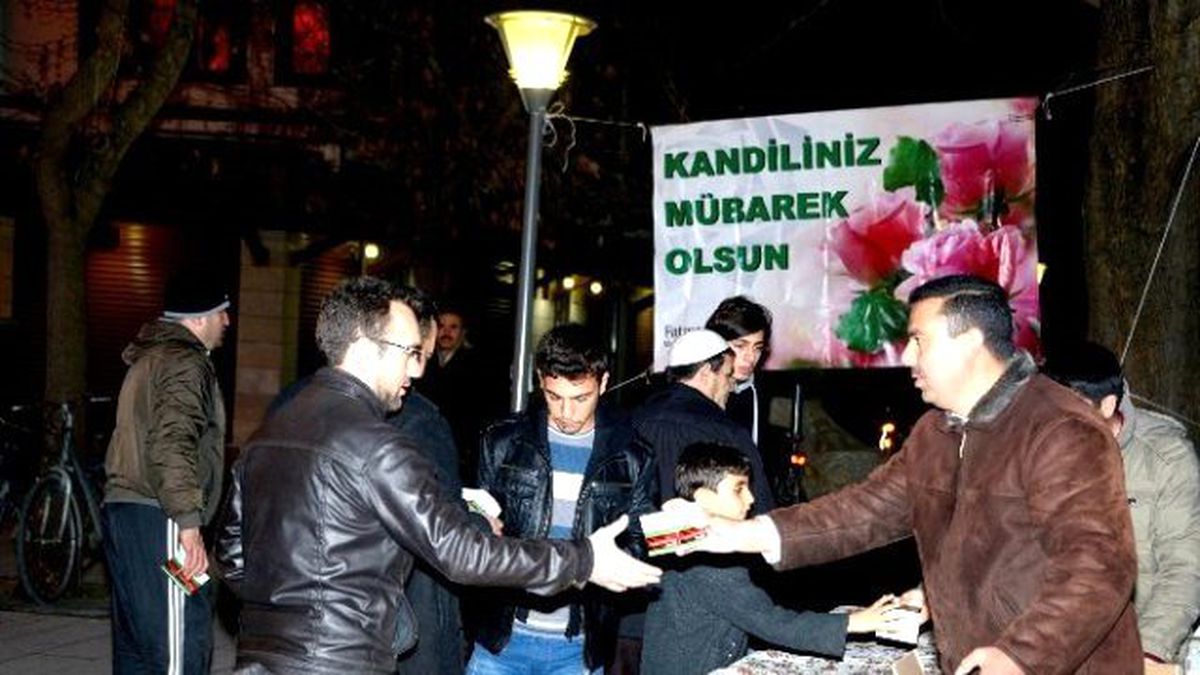 Meram Belediyesi\'nden Kandil Simidi İkramı