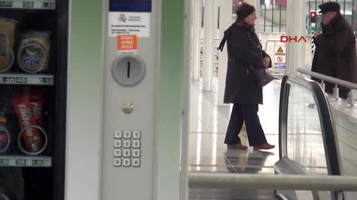 Metro İstasyonlarında İlginç Hırsızlık