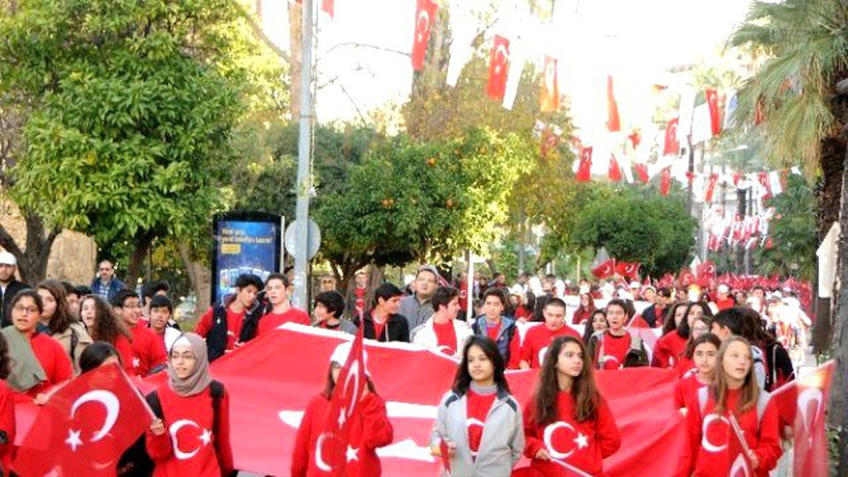 Antalya\'da Asım\'ın Nesli Asrın Yürüyüşü