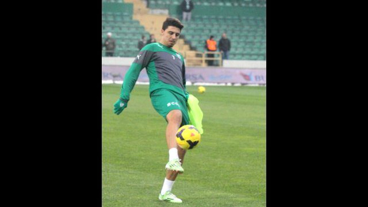 Ozan Tufan: "Ben Bursaspor\'un Futbolcusuyum ve Burada Mutluyum"