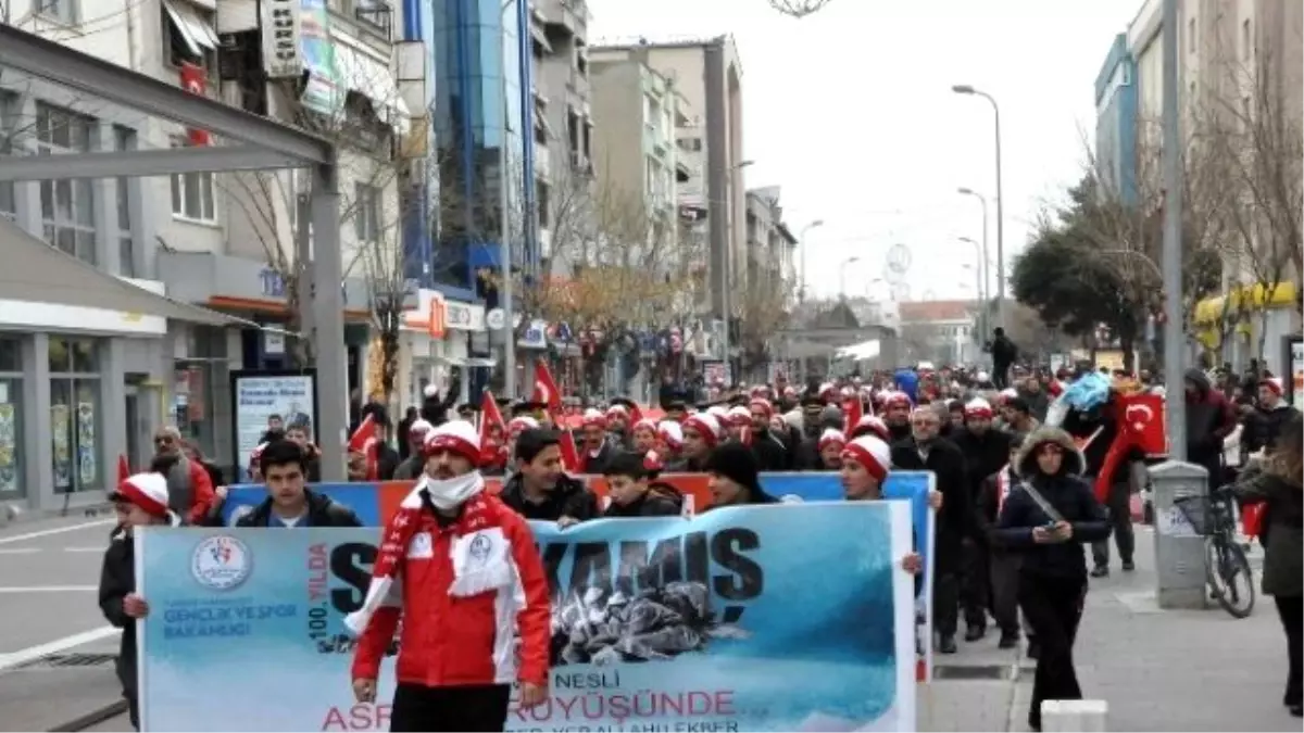 Sarıkamış Şehitleri İçin, Uşak\'ta Binler Yürüdü