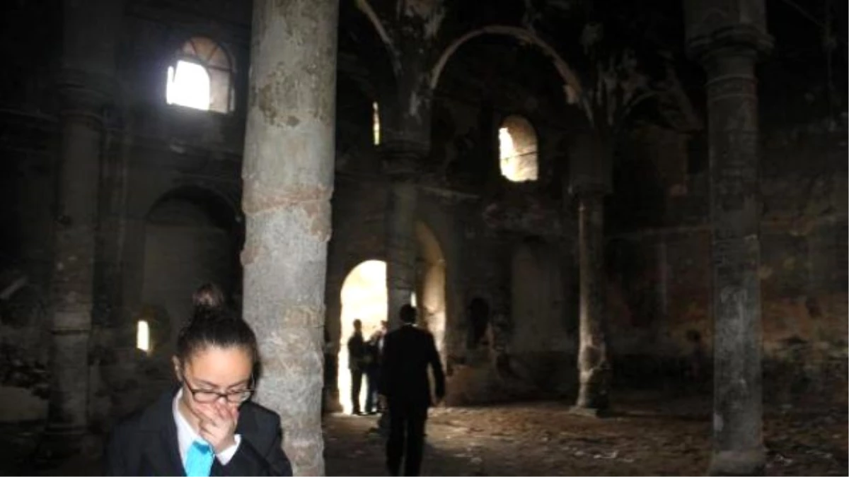 Tarihi Kilise At Ahırı Değil Müze Olsun