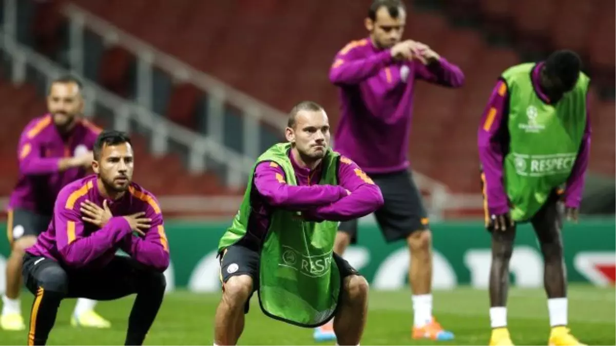 Sneijder\'in Menajeri: Galatasaray Oyuncumu 20 Milyon Euro\'ya Satar