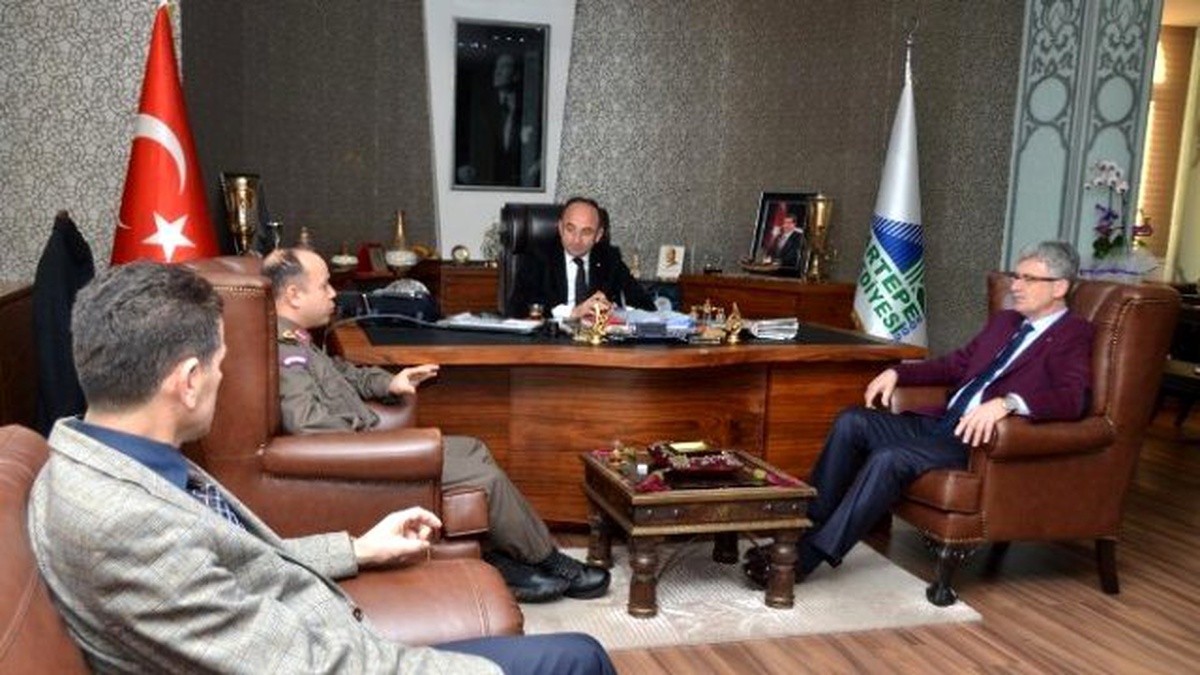 Başkan Üzülmez Ziyaretçilerini Ağırladı