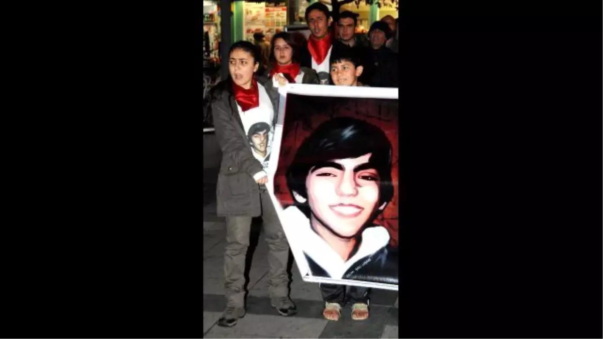 Berkin Elvan Halayla Anıldı