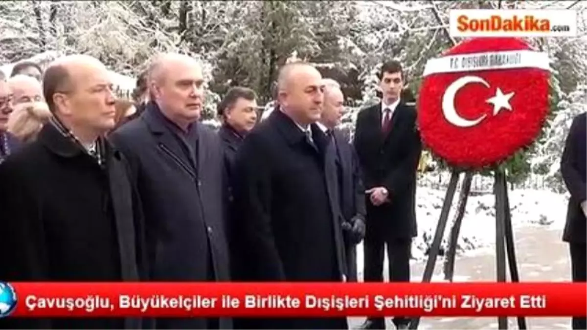 Çavuşoğlu, Büyükelçiler ile Birlikte Dışişleri Şehitliği\'ni Ziyaret Etti