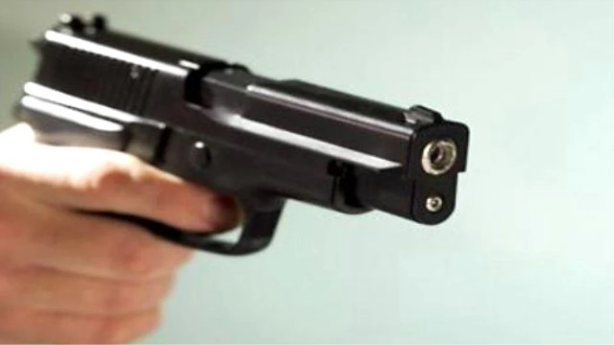 Denizli\'de Hırsızlık Yaptığı Öne Sürülen Çocuğun Silahla Vurulması