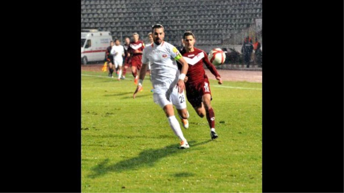Elazığspor ile Adanaspor 0-0 Berabere Kaldı