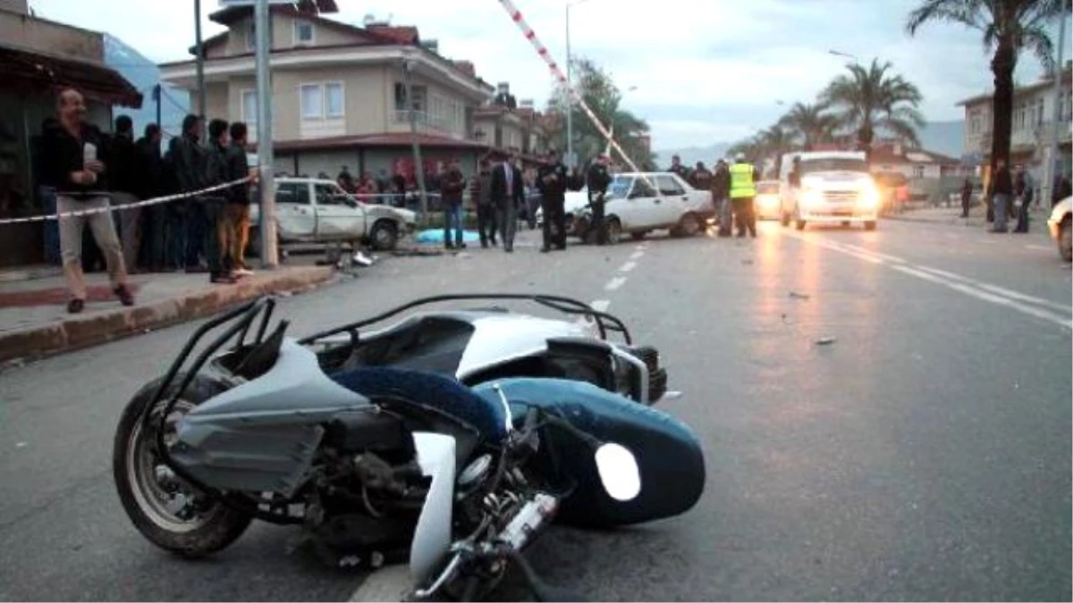 İki Otomobil Arasında Sıkışan Motosiklet Sürücüsü Öldü