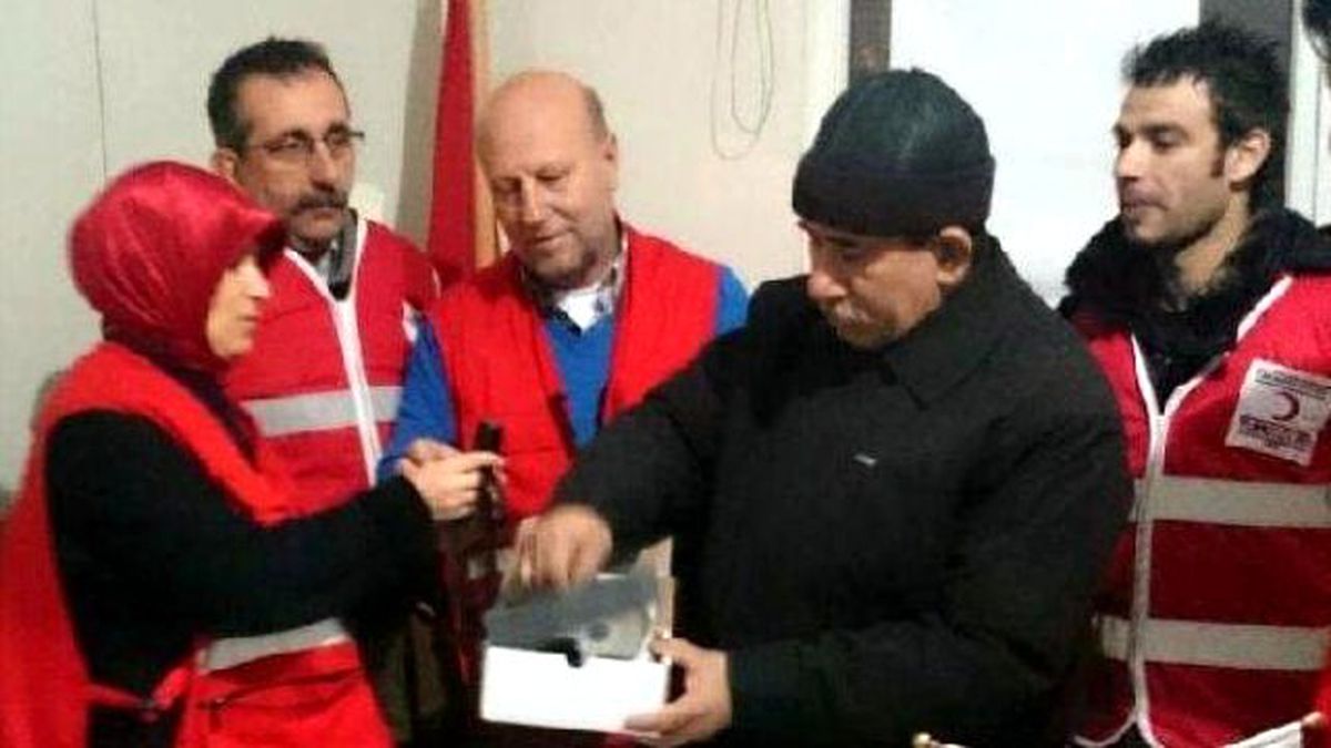 Kızılay'dan Gırtlak Kanseri Kıbrıs Gazisine Konuşma Cihazı Yardımı