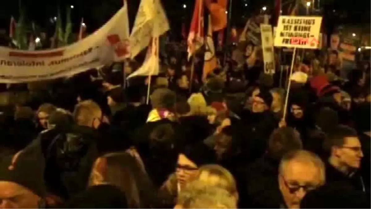 Köln?de Pegida Karşıtı Eyleme Binlerce Kişi Katılıyor