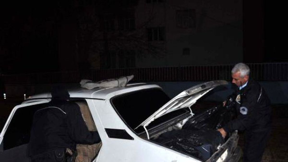 Kovalamaca Sonunda Durdurulan Otomobilde 2 Gözaltı