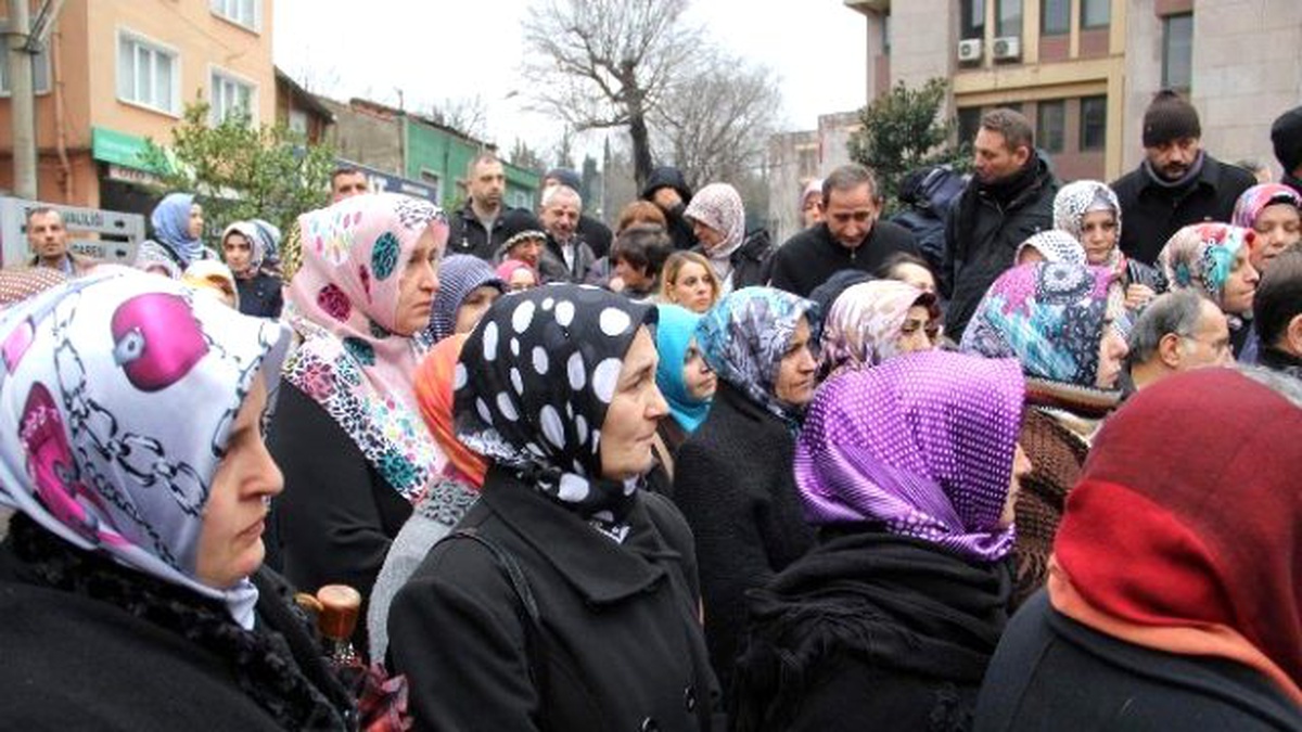 Okullarda İşten Çıkarılan 460 Temizlik Görevlisi Eylem Yaptı