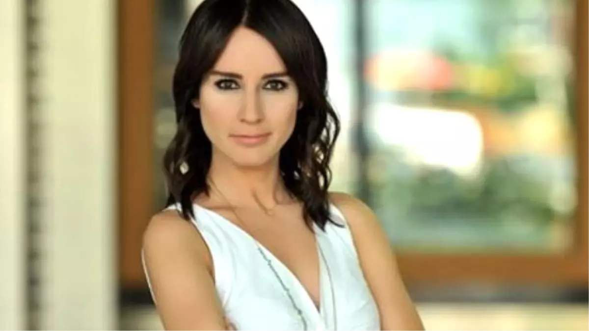 Serdar Bilgili, Sevgilisi Nazlı Çelik\'i Jestleriyle Uçurdu